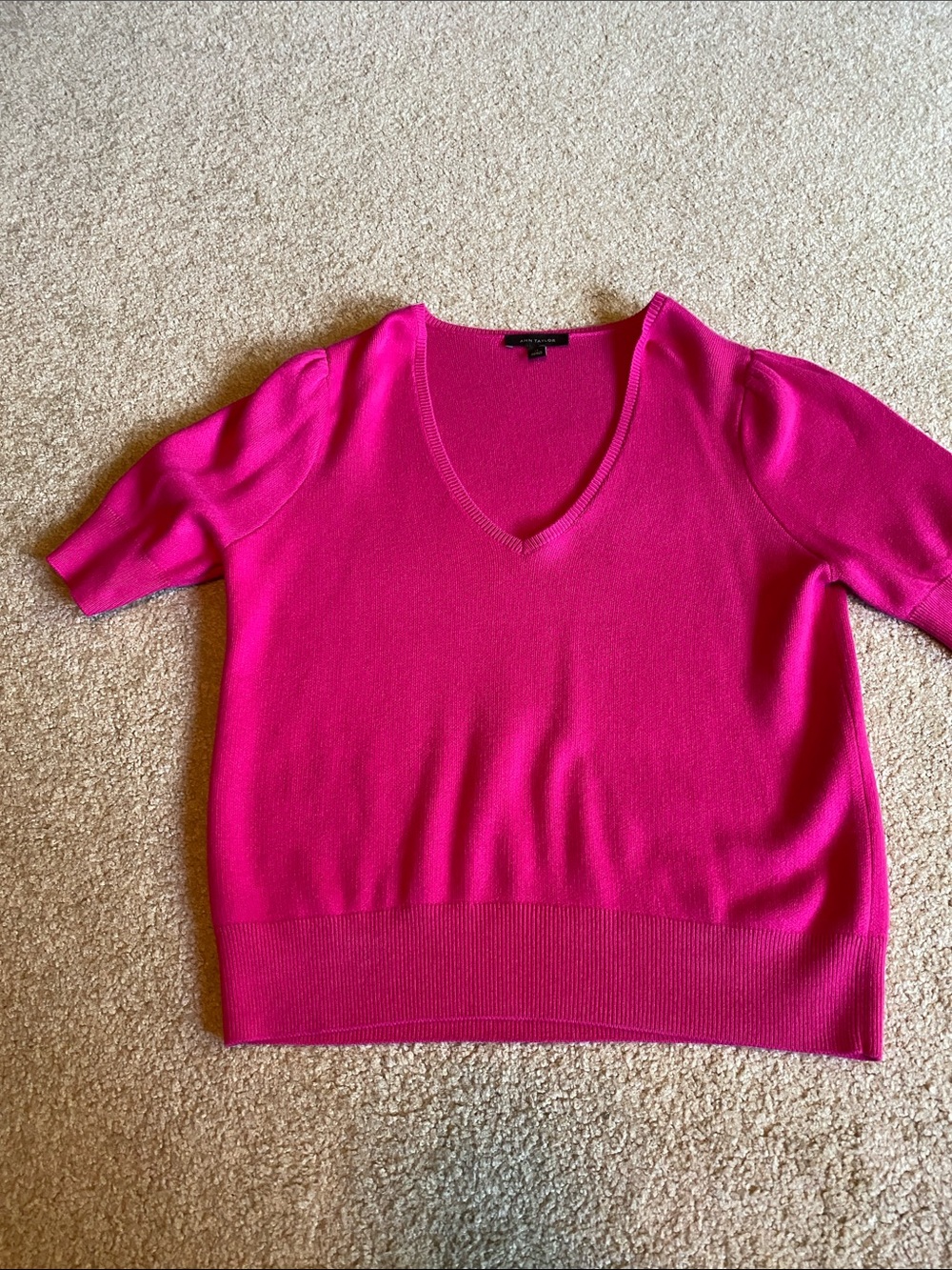 Ann Taylor V-Neck Short Sleeve Sweater in Hot Pink